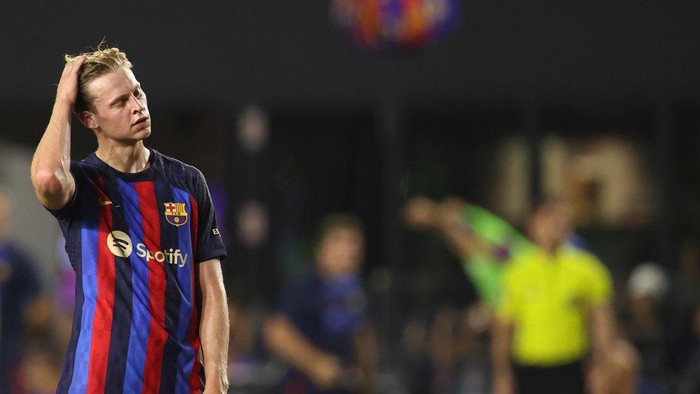 FORT LAUDERDALE, FL - JULY 19: Frenkie de Jong of FC Barcelona during the pre season friendly between Inter Miami CF and FC Barcelona at DRV PNK Stadium on July 19, 2022 in Fort Lauderdale, Florida. (Photo by James Williamson - AMA/Getty Images)