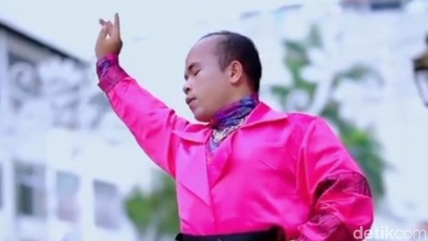 Gaya Divabdoel saat di Jalan Tunjungan