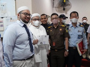 3 Kasus yang Menyeret Habib Rizieq ke Penjara Lalu Bebas Bersyarat Hari Ini