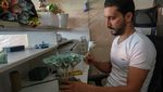Wow... Pedagang Ini Jualan Buket Uang Saat Lebanon Dilanda Krisis