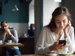 Jatuh Cinta dengan Pria, Apakah Nantinya Bisa Bersama?