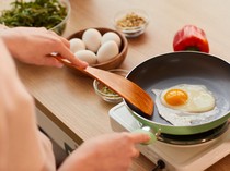 Catat, Bu! 5 Makanan Ini Sebaiknya Jangan Dimasak di Wajan Anti Lengket