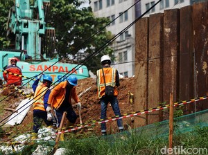 Pipa Gas Bocor di MT Haryono, Kontraktor Proyek Halte TransJ Minta Maaf