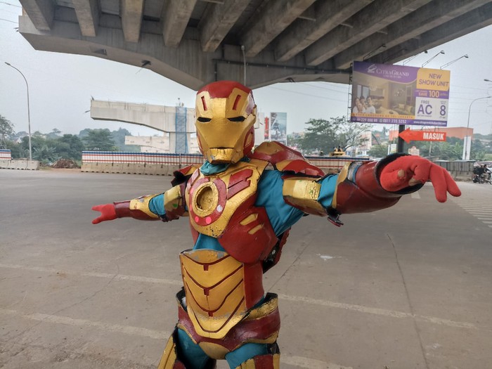 Iron Man penyelamat korban kecelakaan maut truk Pertamina Cibubur (Wildan Noviansyah)