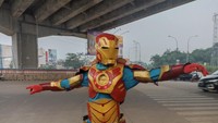 Kurwanto mengatakan, dirinya sudah menjalani profesinya sebagai pengaman di lampu merah Jalan Transyogi selama 6 bulan.Iya ngamen. 6 bulan (lama mengamen di Jalan Transyogi Cibubur), kata Kurwanto saat ditemui di lokasi, Rabu (20/7/2022).