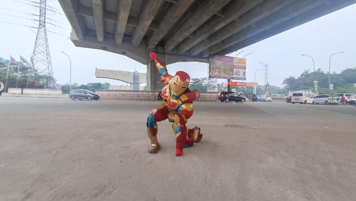 Iron Man penyelamat korban kecelakaan maut truk Pertamina Cibubur (Wildan Noviansyah)