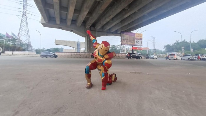 Iron Man penyelamat korban kecelakaan maut truk Pertamina Cibubur (Wildan Noviansyah) Iron Man penyelamat korban kecelakaan maut truk Pertamina Cibubur (Wildan Noviansyah)