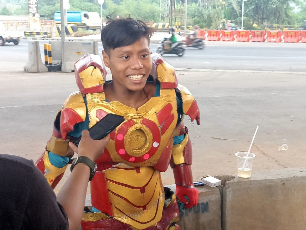 Iron Man penyelamat korban kecelakaan maut truk Pertamina Cibubur (Wildan Noviansyah)