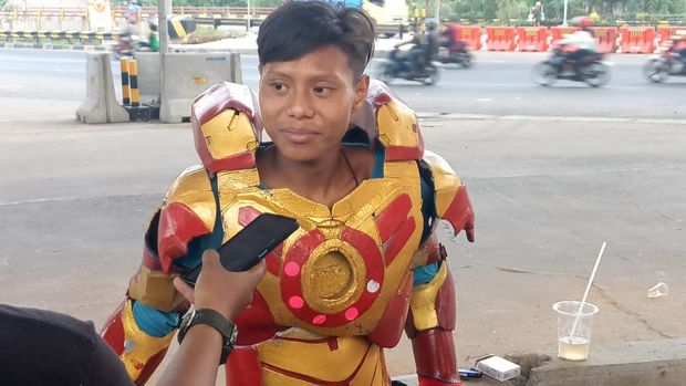 Iron Man penyelamat korban kecelakaan maut truk Pertamina Cibubur (Wildan Noviansyah)