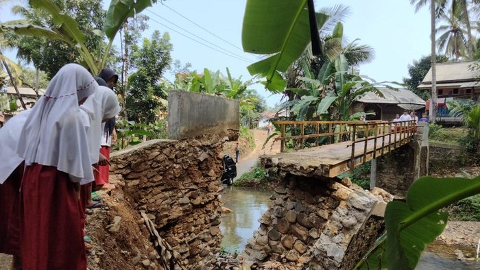 Jembatan Rusak di Pandeglang