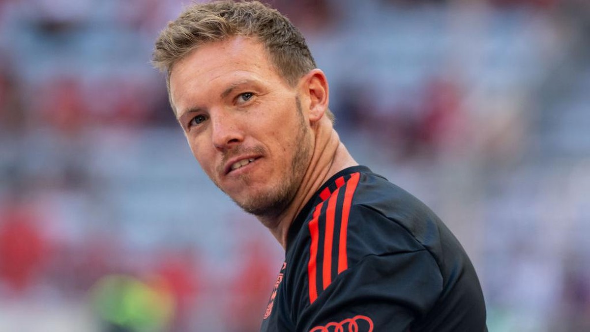 Pelatih Bayern Munich Julian Nagelsmann mempertanyakan aktivitas belanja Barcelona (Foto: dpa/picture alliance via Getty I/picture alliance)