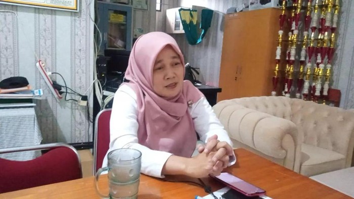 Kepala Sekolah, Nuranun.
