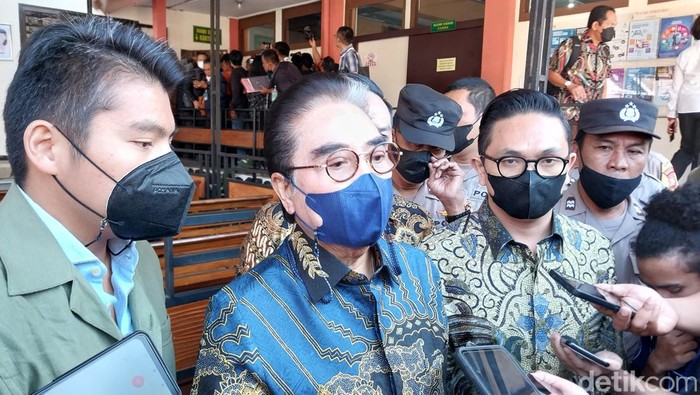 Ketua Kuasa Hukum Julianto Eka Putra, Hotma Sitompul