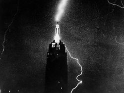 8 Foto Sambaran Petir, Gambarnya Bikin Merinding