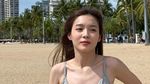 Potret Si Mungil Love Pattranite Nikmati Pantai Pakai Sports Bra