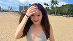 Potret Si Mungil Love Pattranite Nikmati Pantai Pakai Sports Bra