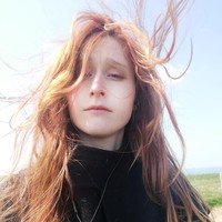 Wanita tersebut ikut bepergian dengannya untuk mempersiapkan peran Johnny di Jeanne du Barry, filmnya perdananya setelah drama persidangan yang dinantikan publik. Foto: Facebook Mathilde Beltran