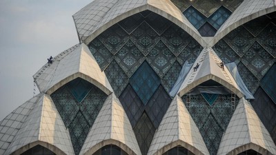 Terkini dari Proyek Masjid Raya Al Jabbar yang Dinanti Warga Bandung