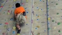 Jarah Alhawamdeh sering mengunjungi gym panjat dalam ruangan, Climbat Amman, setiap minggu agar tetap bugar dan berlatih untuk ekspedisi di masa depan.  