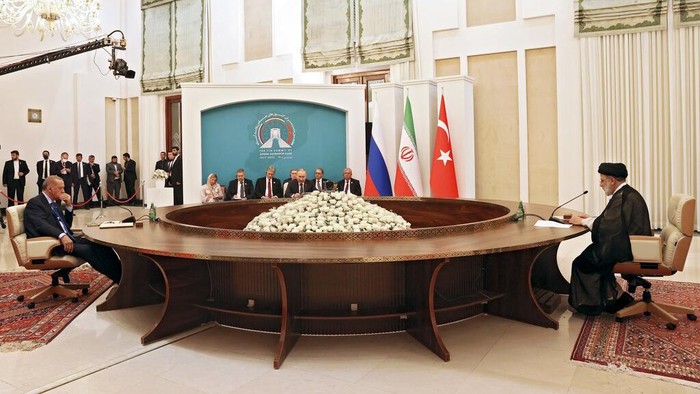 Russian President Vladimir Putin, left, Iranian President Ebrahim Raisi, center, and Turkish President Recep Tayyip Erdogan, right, attend talks at the Saadabad palace, in Tehran, Iran, Tuesday, July 19, 2022. (Sergei Savostyanov, Sputnik, Kremlin Pool Photo via AP)