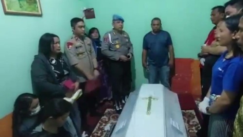 Momen saat penyerahan jenazah Brigadir Yoshua kepada keluarga (dok. Istimewa)
