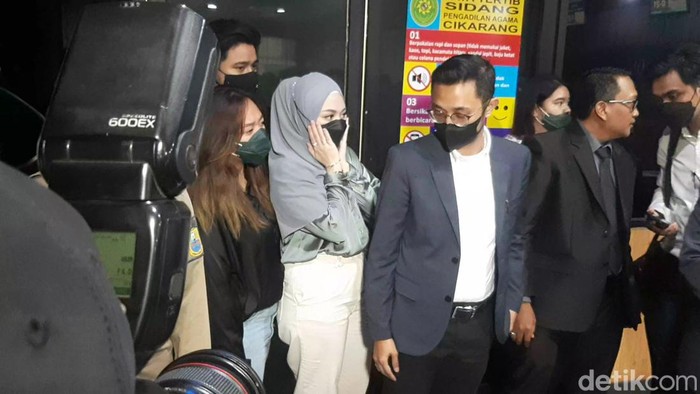 Nathalie Holscher jalani sidang cerai perdana.