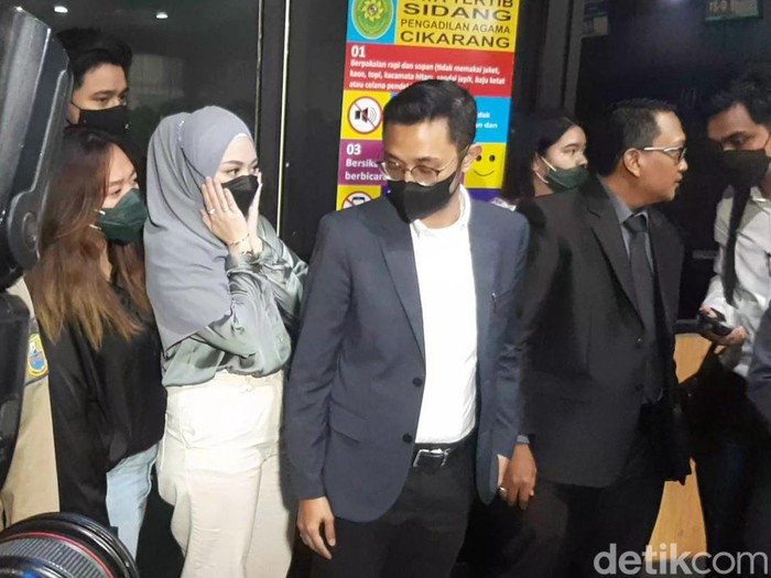 Nathalie Holscher jalani sidang cerai perdana.