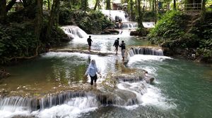 Menikmati Surga Kecil di Air Terjun Pilaweanto Banggai