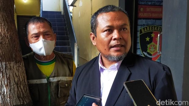 Pelajar Banyuwangi saat melaporkan kejadian pemerkosaan yang dia alami.