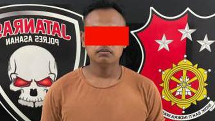Pelaku saat diamankan di Polres Asahan.