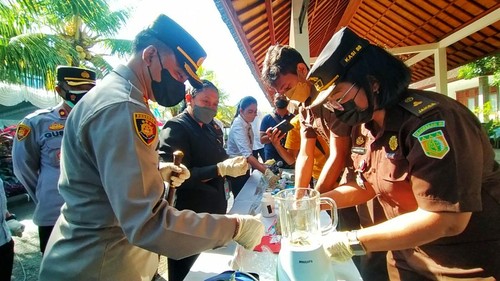 Pemusnahan narkotika jenis sabu-sabu dan pil koplo di Kejari Jembrana, Rabu (20/7/2022)