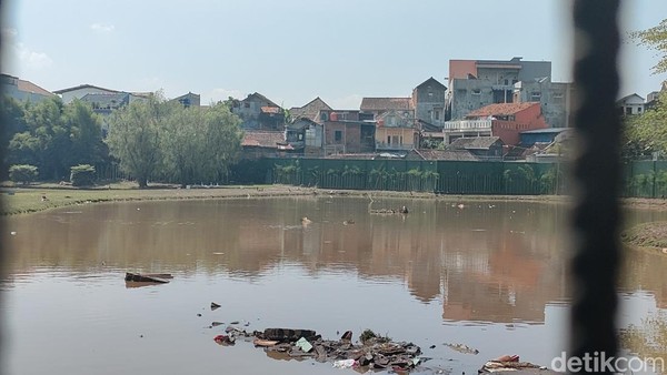 Potret Kolam Raksasa Kandang Arapaima yang Lepas di Garut