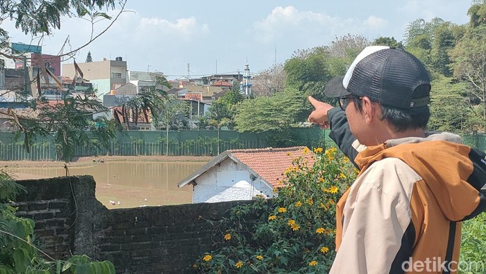 Penampakan kolam yang jadi kandang Arapaima yang lepas di Garut