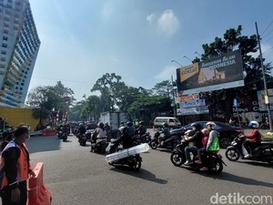 Penertiban Aset KAI, Jalan Laswi Arah Pemkot Bandung Ditutup
