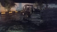 Pikap muat drum BBM yang terbakar/Foto: Istimewa