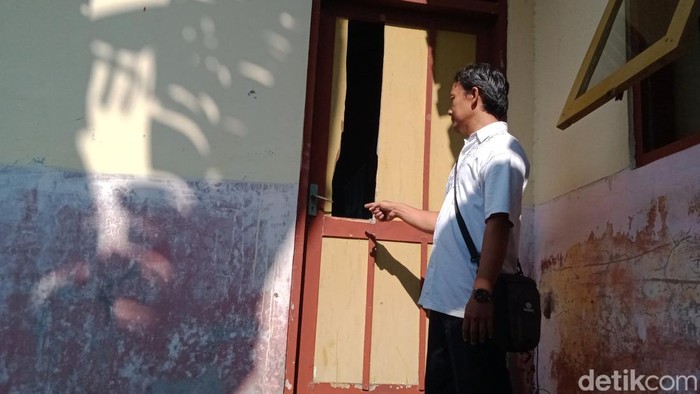 Pintu di SDN 2 Lumbung Kerep, Klaten, yang dibobol maling, Rabu (20/7/2022).