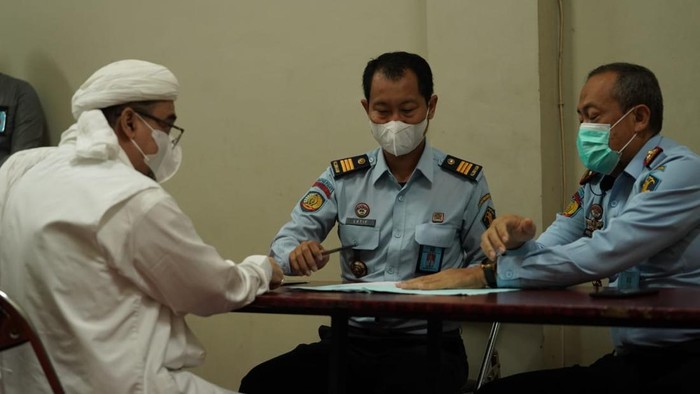 Potret Habib Rizieq saat Bebas Bersyarat. (Dok. Kumham)