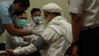 Habib Rizieq saat menjalani pemeriksaan kesehatan sebelum bebeas (Dok. Kumham)