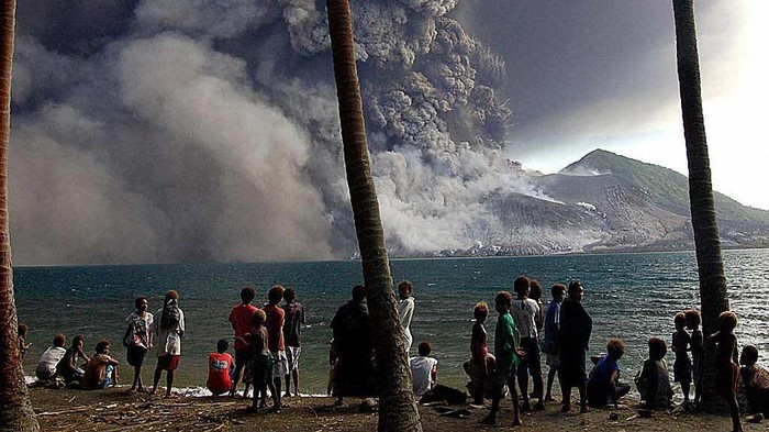 Potret Letusan Gunung yang Bikin Deg-degan Hebat Fenomena alam letusan gunung seringkali terjadi di sejumlah wilayah di dunia. Di bawah ini, kumpulan foto-foto erupsi yang sanggup bikin Anda deg-degan.