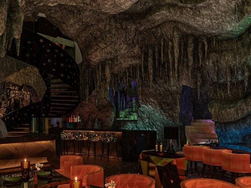 Potret Restoran Dalam Gua The Cave Bali.