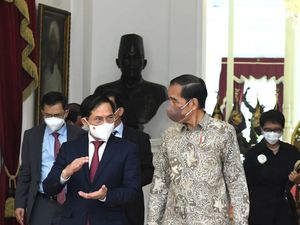 Terima Menlu Vietnam, Jokowi Titip Jaga Pengusaha RI