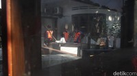 Hari ini kami PT KAI Daop 2 Bandung menertibkan tujuh rumah milik perusahaan yang terletak di Jalan Laswi. Tujuh rumah perusahaan ini milik PT KAI. Kami buktikan dengan sertifikat, kata Manager Humas PT KAI Daop 2 Bandung Kuswardoyo di lokasi kejadian, Rabu (20/7/2022).