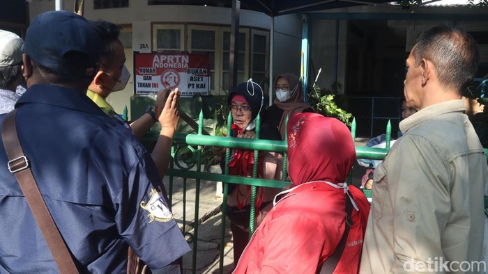 Proses eksekusi lahan PT KAI di Jalan Laswi, Kota Bandung