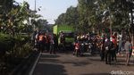 Potret Warga Bandung Melawan Penertiban Aset PT KAI