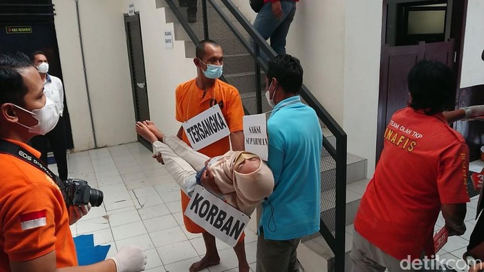 Kasus Suami Bunuh Istri Di Tulungagung Direkonstruksi 38 Adegan