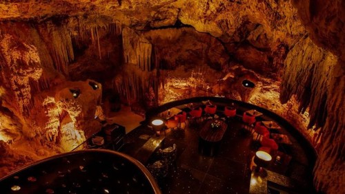 Restoran dalam gua di Kuta Selatan, Badung, The Cave Bali.