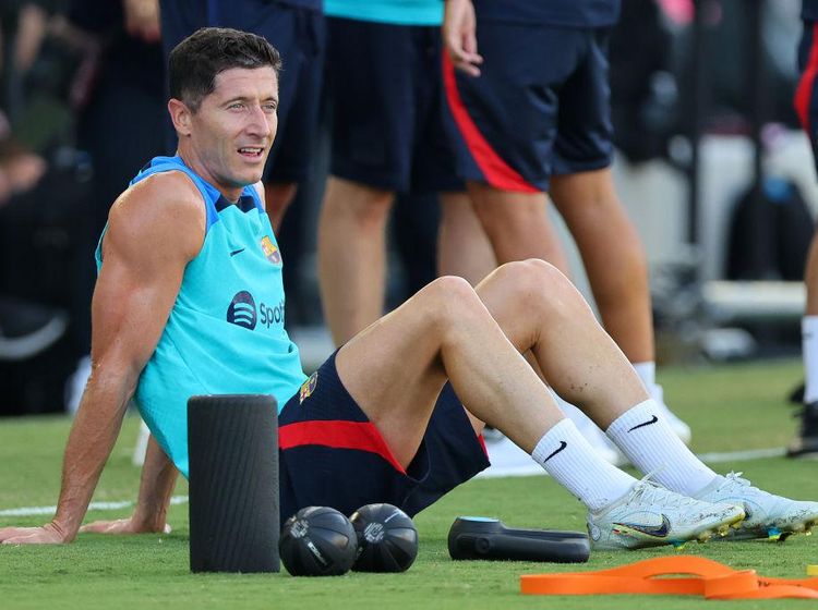 Barcelona Punya 8 Penyerang, Kebanyakan Nggak, ya?