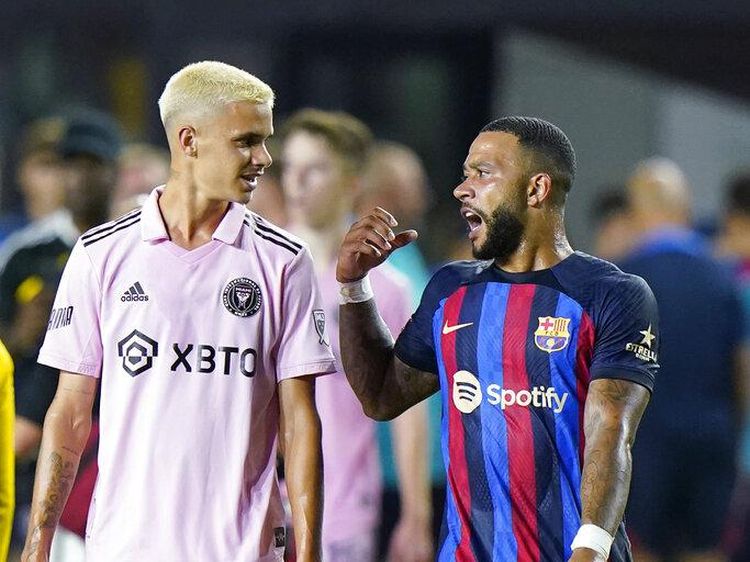 Foto: Anak Neville dan Beckham Ikut Kena Bantai Barca