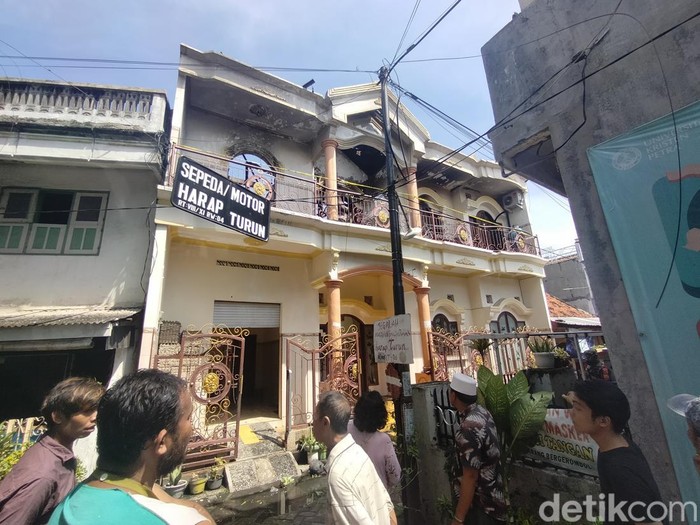 Rumah di SSurabaya usai terbakar
