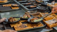 Acara grand opening yang digelar belum lama ini diramaikan dengan banyaknya challenge berhadiah dari Iben seperti adu panco, makan kangkung dan challenge lainnya. Tidak hanya itu, Sambal Bakar juga di datangi beberapa Tiktoker terkenal seperti Dims The Meat Guy, Ibnu Wardani, Lita, Timboi, Mike, Aidan, Samuel Christ, Babe Bacita, Medy Renaldy dan masih banyak lagi.